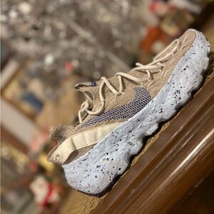 Nike Space Hippie 04